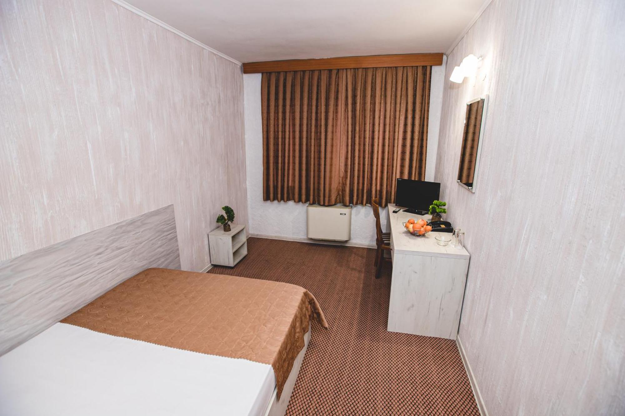 Rodopi Hotel Haskovo Esterno foto