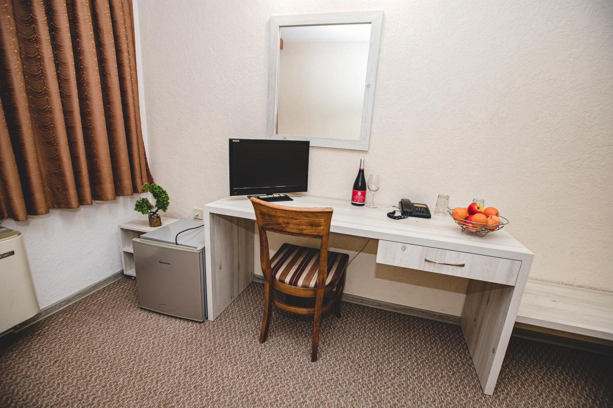 Rodopi Hotel Haskovo Esterno foto