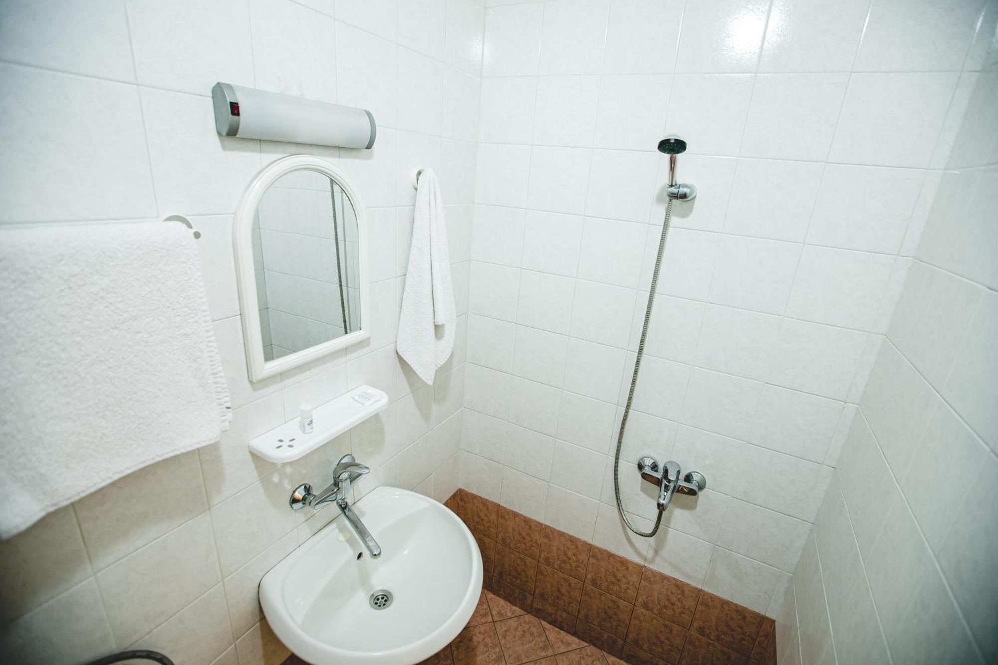 Rodopi Hotel Haskovo Esterno foto
