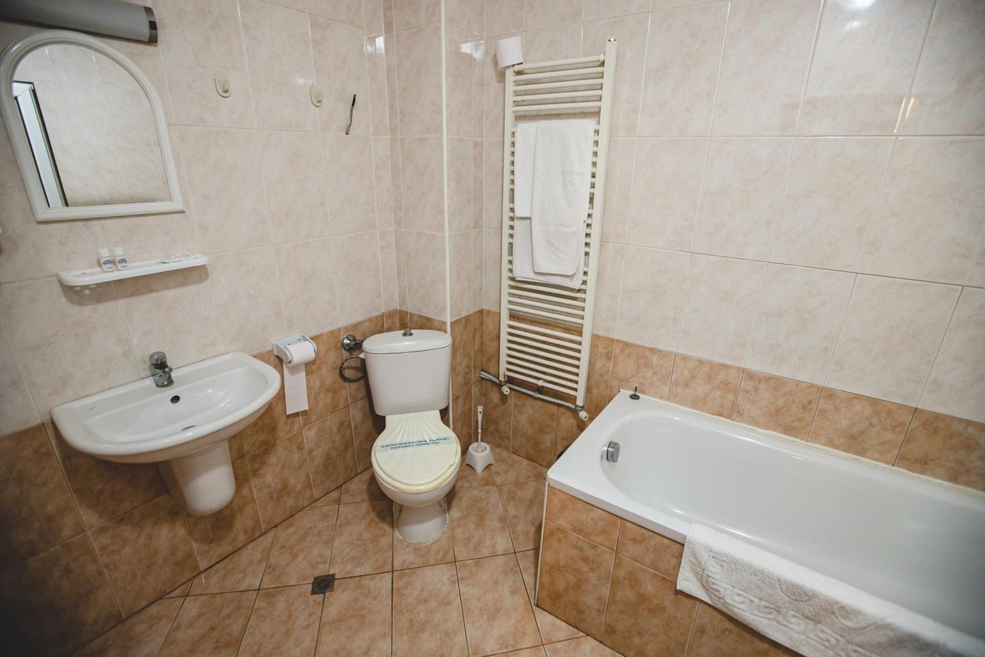 Rodopi Hotel Haskovo Esterno foto