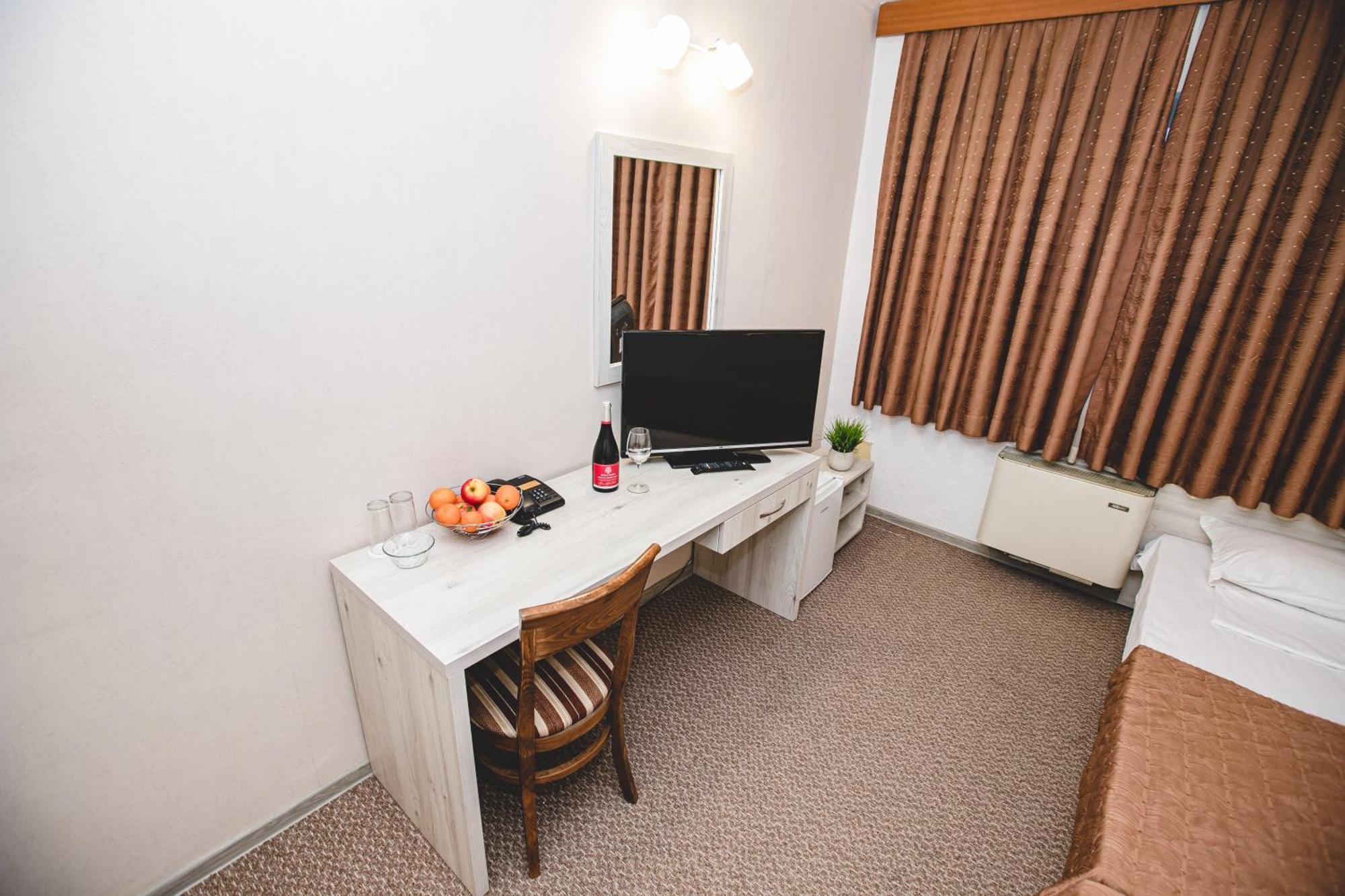 Rodopi Hotel Haskovo Esterno foto