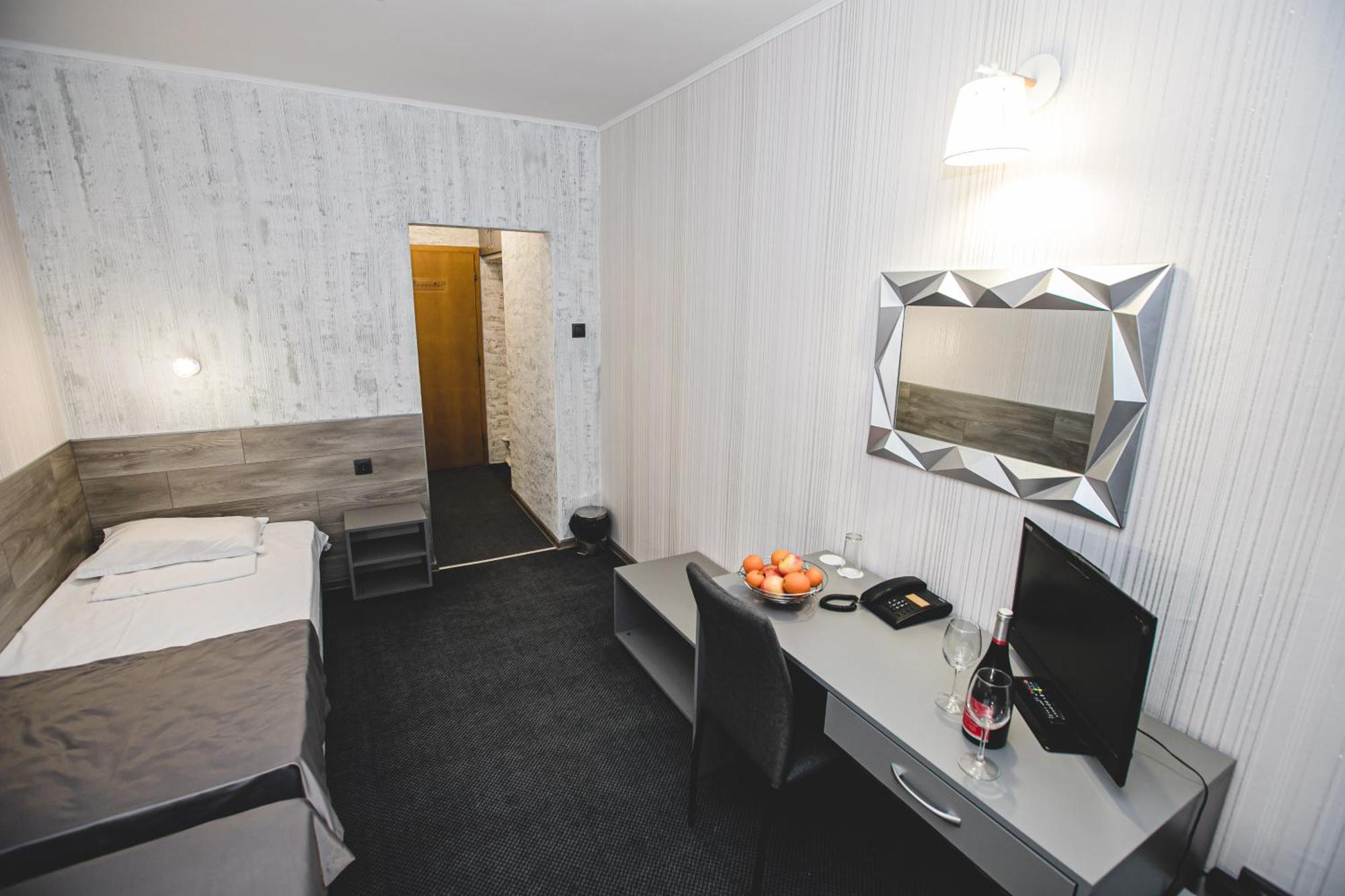Rodopi Hotel Haskovo Esterno foto