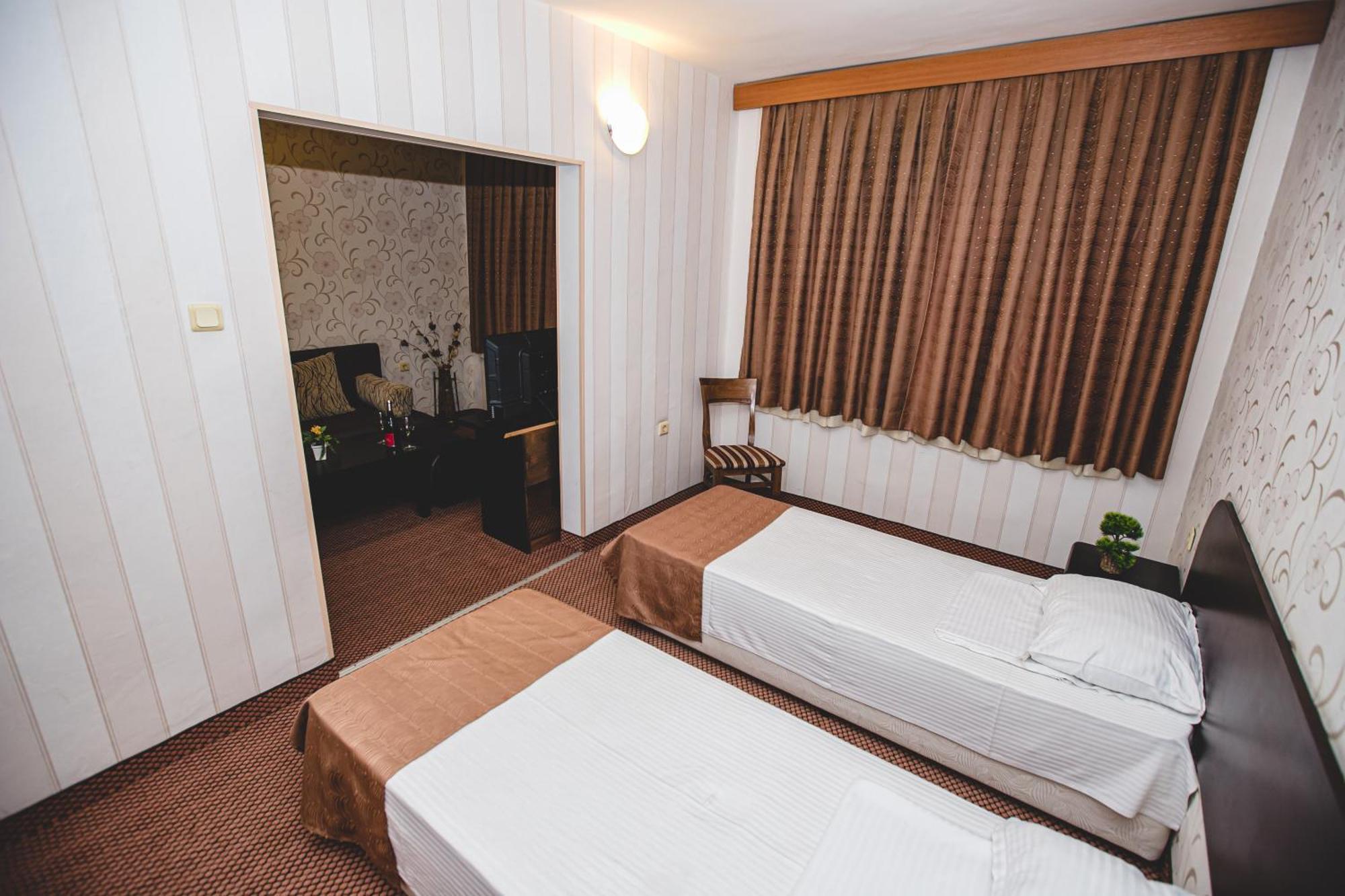 Rodopi Hotel Haskovo Esterno foto