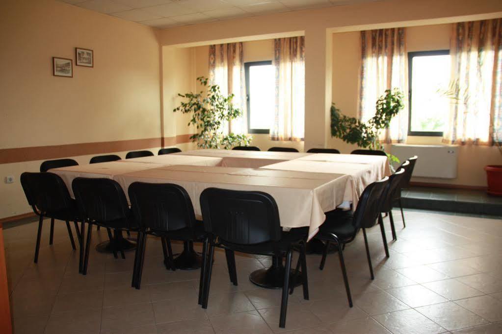 Rodopi Hotel Haskovo Esterno foto