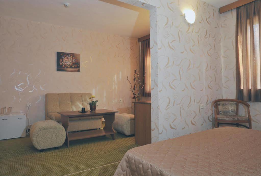Rodopi Hotel Haskovo Esterno foto