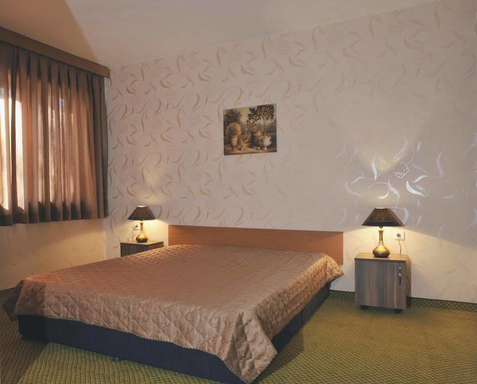 Rodopi Hotel Haskovo Esterno foto