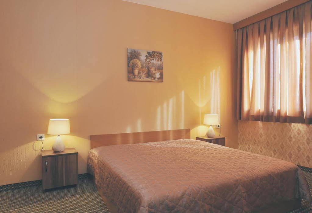 Rodopi Hotel Haskovo Esterno foto