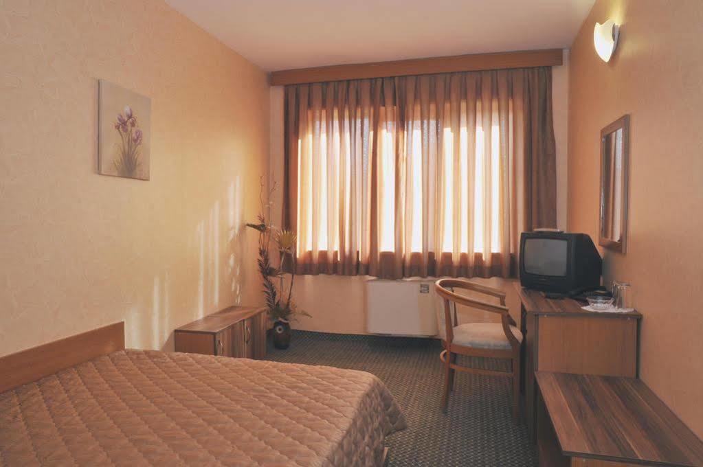 Rodopi Hotel Haskovo Esterno foto