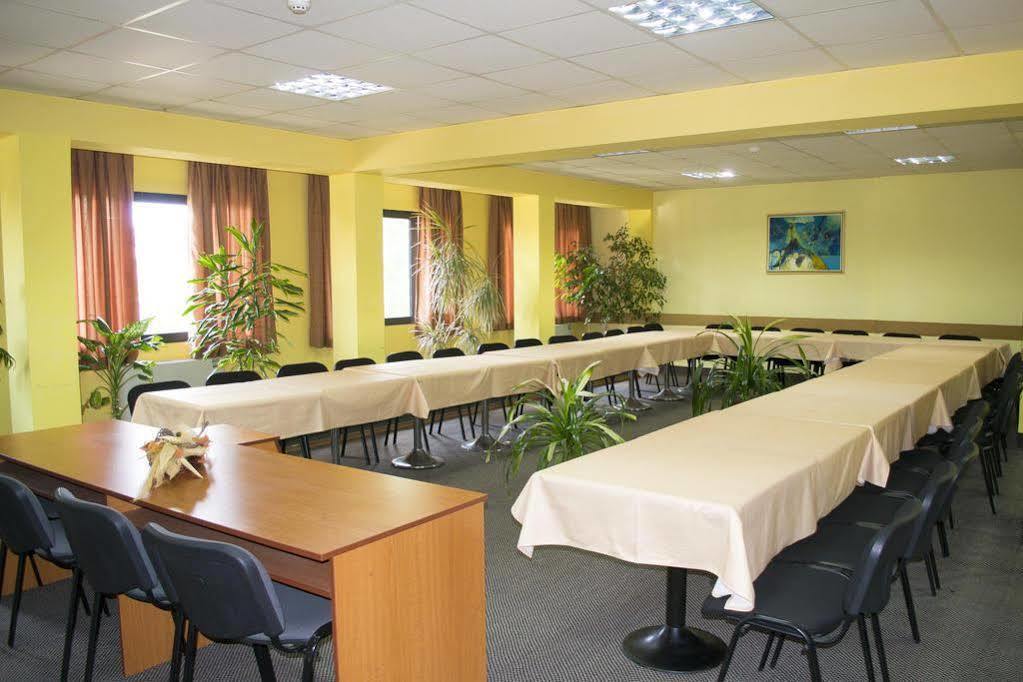 Rodopi Hotel Haskovo Esterno foto